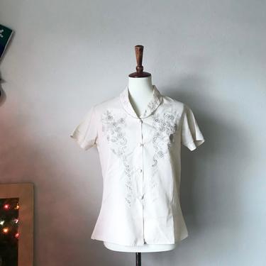 Vintage silky embroidered women’s cream top size small 