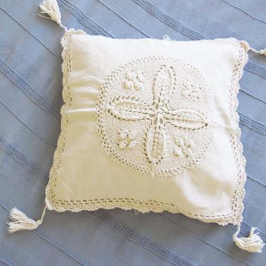 Vintage Crochet Pillow Case Cover 16&amp;quot;x16&amp;quot; - 1980s Off White Cotton Square Throw Pillow Cover Tassel  - Neutral Cottagecore Home Decor 