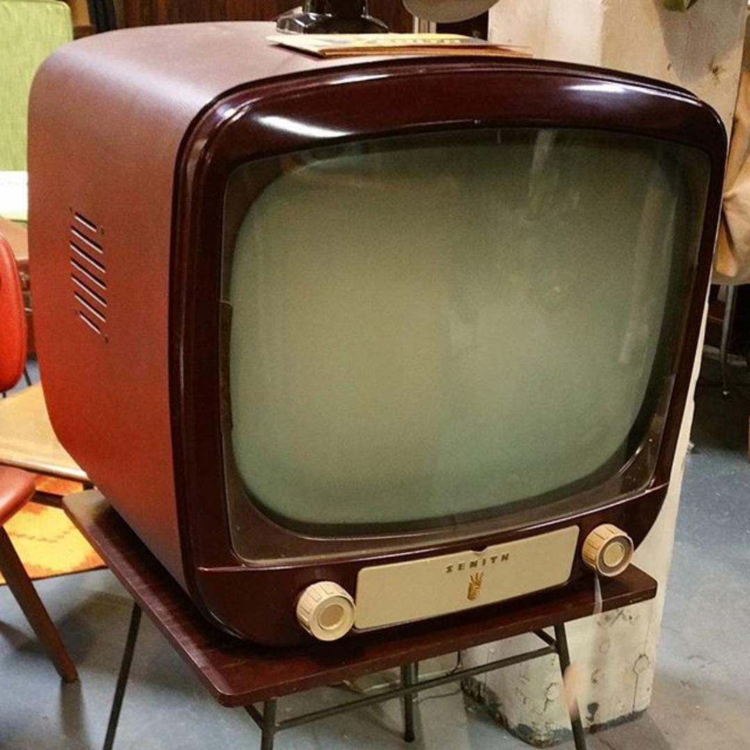 ニコアンド　TV台 niko and  TVボード別に提案、TV周りのスタイリング術。