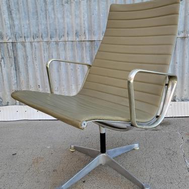 Mid-Century Early Eames Aluminum Group Swivel Chair 
