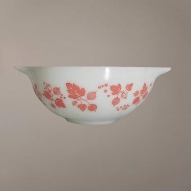 Vintage Pyrex Mixing Bowl / Pink Gooseberry Cinderella Bowl 443 / Pink on White 1/2 Quart Nesting Bowl / 1950s 1960s Vintage Kitchenware 