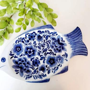 Vintage Blue &amp; White Fish Shaped Chinoiserie Serving Platter 