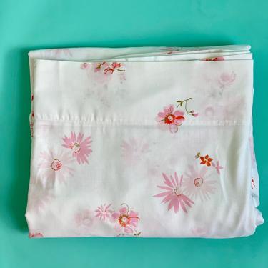 Sweet Queen Flat Sheet 1970's with Pink Bouquets 