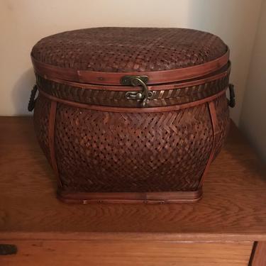 Lovely vintage lidded basket with closure 