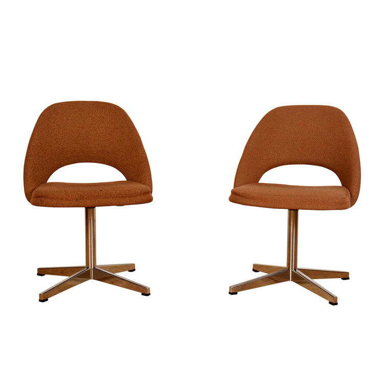 Pair Eero Saarinen for Knoll Accent Chairs w: Unique Metal Base