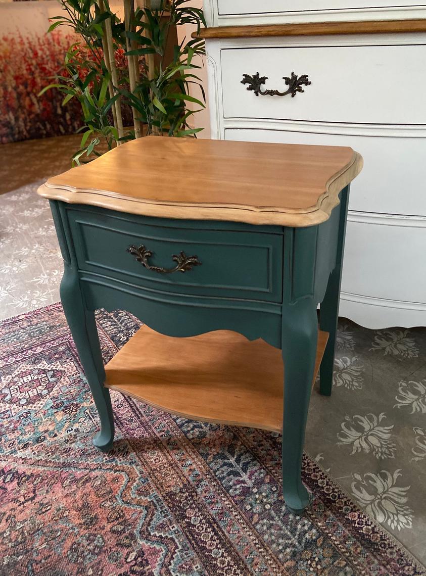 Vintage French Provincial Nightstand End Table by Bassett *Local Pick