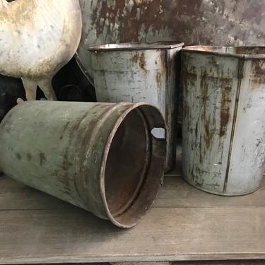 1 Rustic Zinc Sap Bucket, Resin, Galvanized Garden Vase, Metal Rustic Farmhouse Garden Decor 