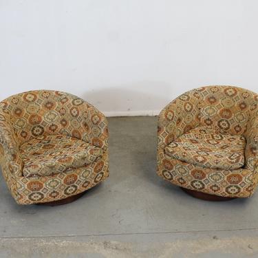 Pair of Mid-Century Modern Milo Baughman Swivel Rocker Club Chairs 