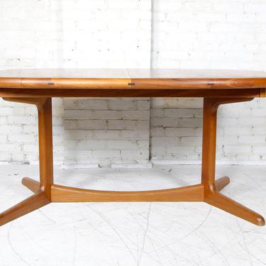 Vintage MCM oval teak dining table on trestle base with 2 extension leaves by Benny Linden | Free delivery in NYC and Hudson valley areas 