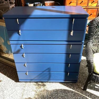 Navy blue painted mid century chest of drawers, silver angles pulls. 6 drawers. 36” x 18” x 44”