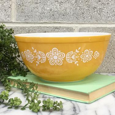 Vintage Pyrex Bowl Retro 1970s Butterfly Gold + 403 + 2.5 Quart + Yellow and White + Ceramic + Mixing or Nesting + Kitchen Storage + Decor 