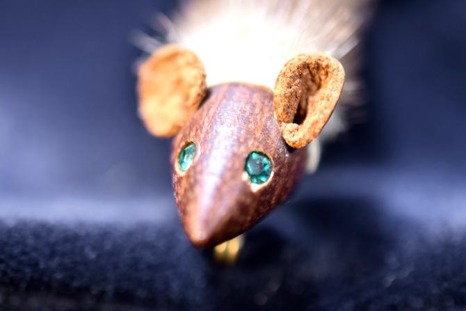 Mouse brooch deals