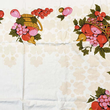 Vintage Country Farm Tablecloth Strawberry Print Pattern Mid-Century Retro Table Cloth Dining Kitchen Home Decor Linen Square Fruit Basket 