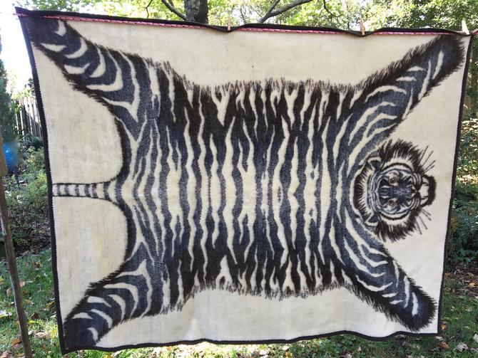 Vintage Biederlack Tiger Pelt Acrylic Blanket White Tiger Reverse Side Luckduck Atlanta GA
