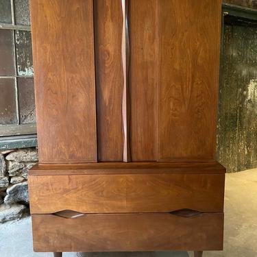 Mid century dresser American of martinsville chest of drawers mid century bachelors chest 