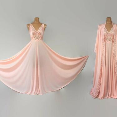 VINTAGE 80s Innocent Peach Olga Peignoir Set | Stretch Nylon Lace Grand Sweep Nightgown &amp; Robe | Wedding Bridal Lingerie | Medium 9687 9702 