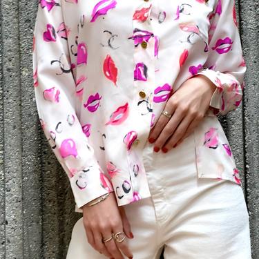 Vintage CHANEL Spring/Summer 1995 CC LIPS Coco Print Button down Top Blouse Fr 36 - Iconic Collectors Piece! 