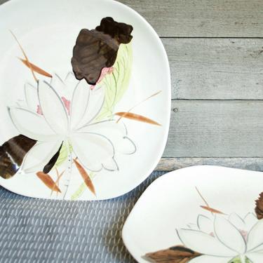 Red Wing Pottery Lotus Pattern 10 1/2&amp;quot; Dinner Plates, Set of 2, White Flower, Green, Brown, Vintage, Shabby Chic, Mid Century 