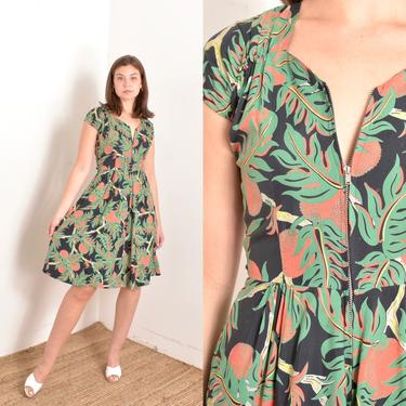 Vintage 1940s Dress / 40s Lychee and Leaf Print Rayon Dress / Black Green ( XS S ) 