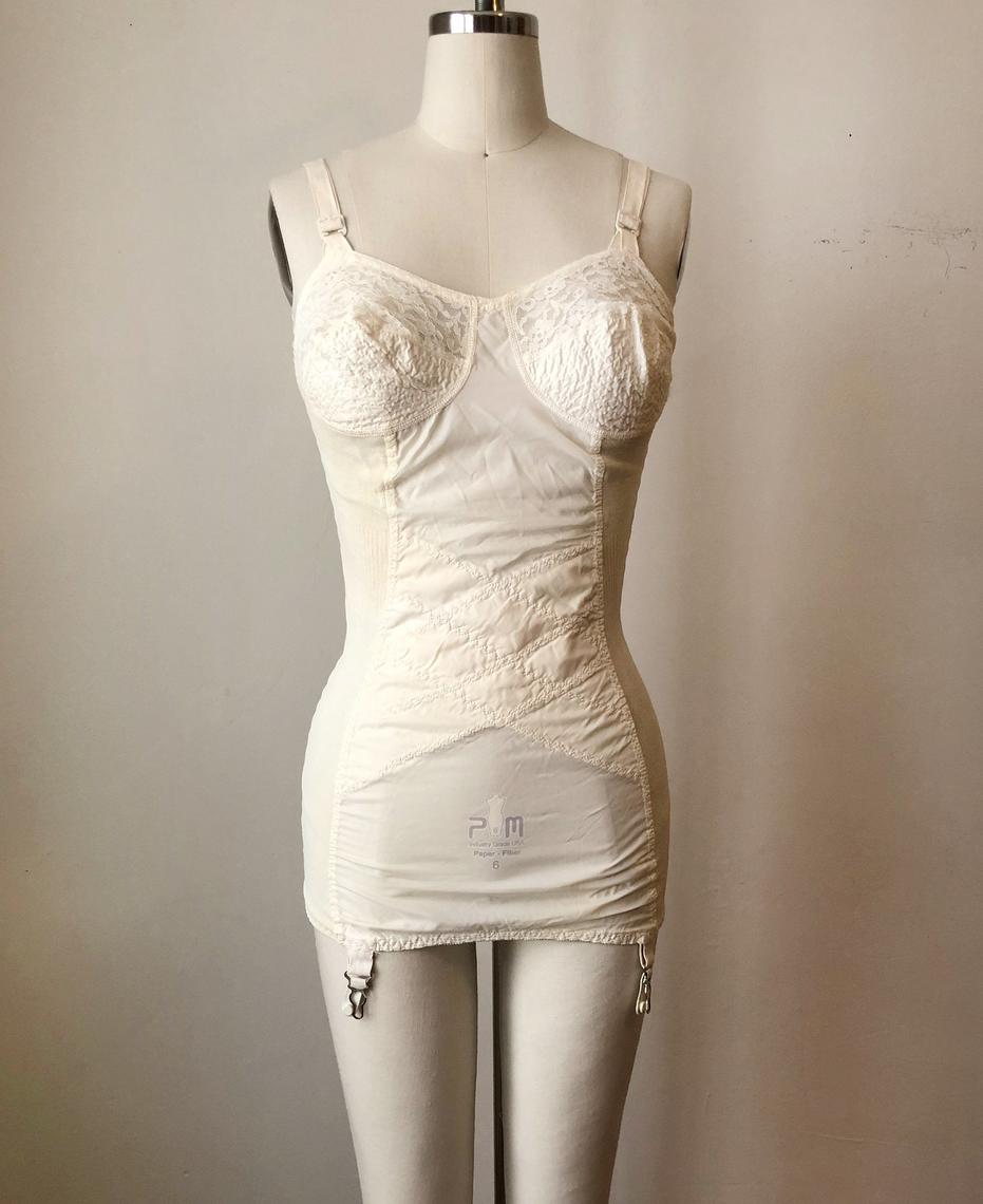 Ivory Lace Girdle - 1940s | Logan's Clothing | Philadelphia, PA