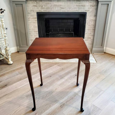 Vintage Queen Anne Mahogany Side Table 