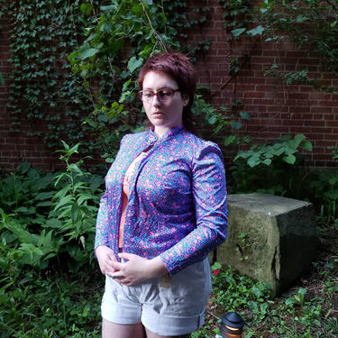 70s vintage floral long sleeve blouse, 1970s polyester bolero mandarin nehru collar, 60s purple housewife open front blouse, single button 