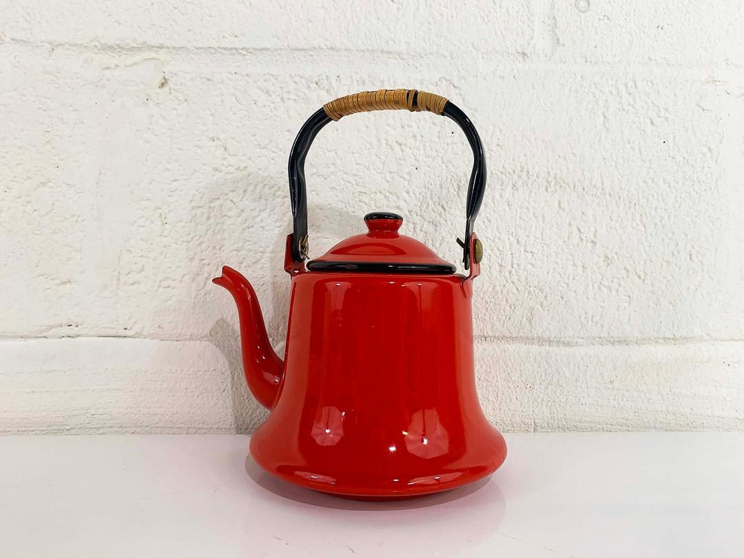 Vintage Red Enamel Teapot/rustic Tea Kettle//farmhouse Decor/vintage Tea  Pot/enamelware Kettle/water Kettle/rustic Home/enamel Tea Kettle 