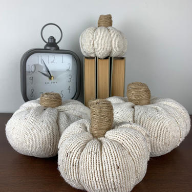 Handmade sweater pumpkins, set of 4, oatmeal, large & medium 