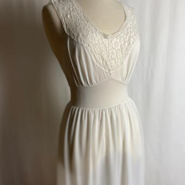 60’s sheer white slip dress-nighty~ fitted sweetheart neckline~ Ruching~ delicate ruffles~ fit & flare~ princess pinup 1950’s style~size Med 
