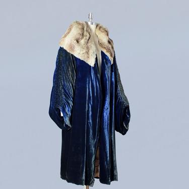 1920s Coat / 20s Blue Silk Velvet Coat with Dramatic Sleeves / Fur Collar Hood 