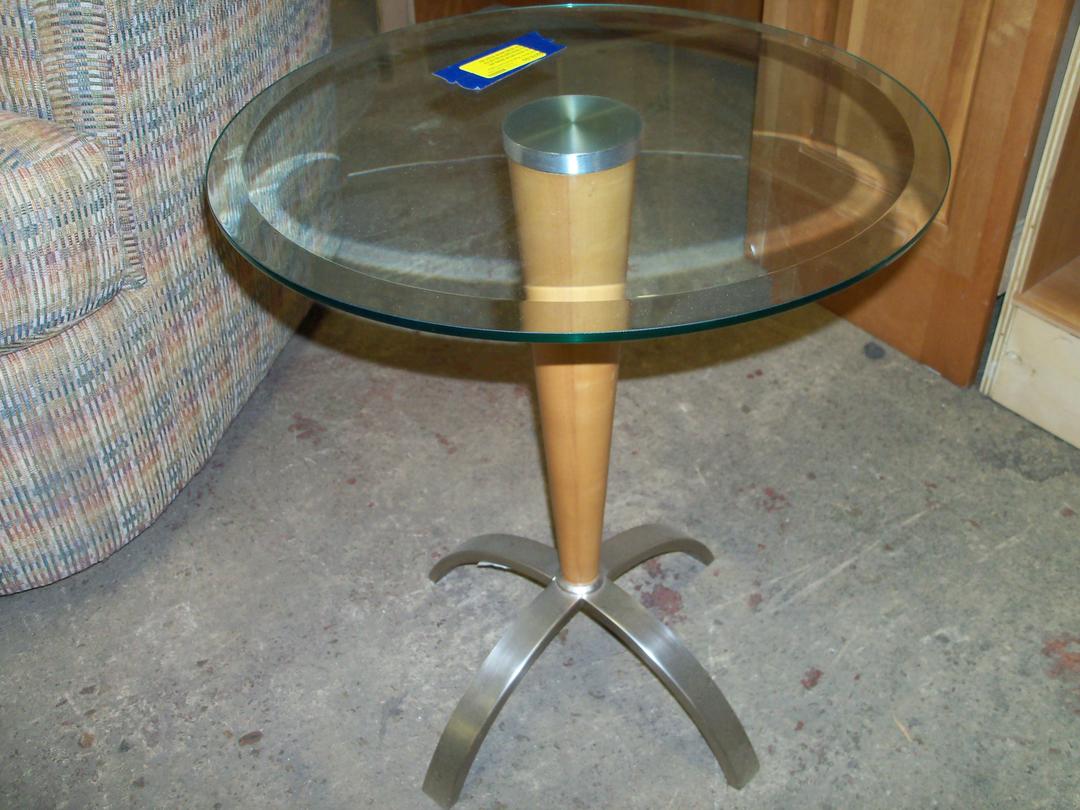 Ethan Allen Radius Accent Table Item 111598 Second Chance Inc Baltimore MD