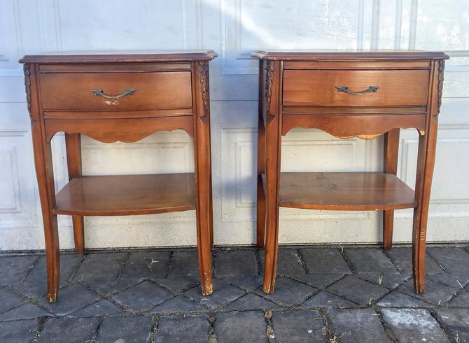 Customizable Vintage Matching Pair French Provincial Nightstands Antique Nightstands Bedside Tables Shabby Chic Free Nyc Delivery By Antiqueboutiquenyc From Antique Boutique Of New York Ny Attic