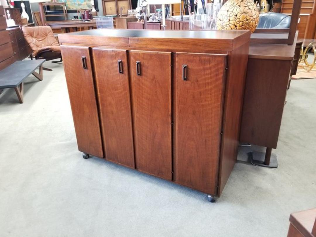 MidCentury Modern extending bar by Founders Peg Leg Vintage Beltsville, MD