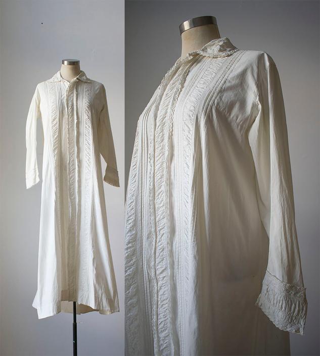 White Linen Edwardian Nightgown / Longsleeve Nightgown / Antique White