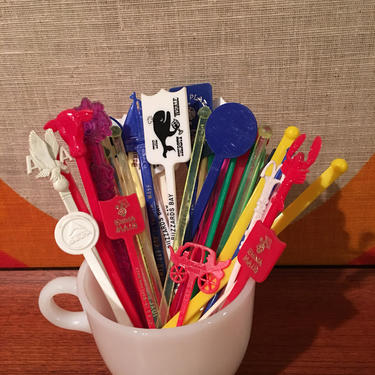 Retro Souvenir Swizzle Sticks, Plastic Swizzle Sticks, Bar and Restaurant Drink Stirrers, Lot of 43, Barware, Souvenir Party Mixers 