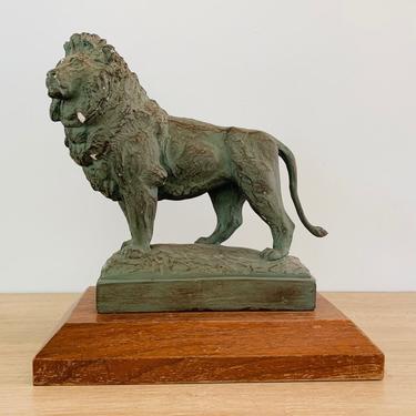 Vintage Chicago Art Institute Lion Sculpture by Alva Museum Replicas circa 1980 