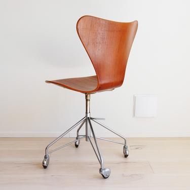 Additional shipping fee for Fritz Hansen Series 7 Teak Swivel Desk Chair with Casters Arne Jacobsen Made in Denmark 