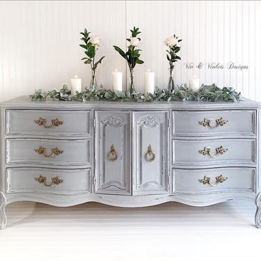 SOLD****French Country Dresser / Bureau / Chest of Drawers / French Provincial / Bedroom / Media Console / Sideboard / Buffet 