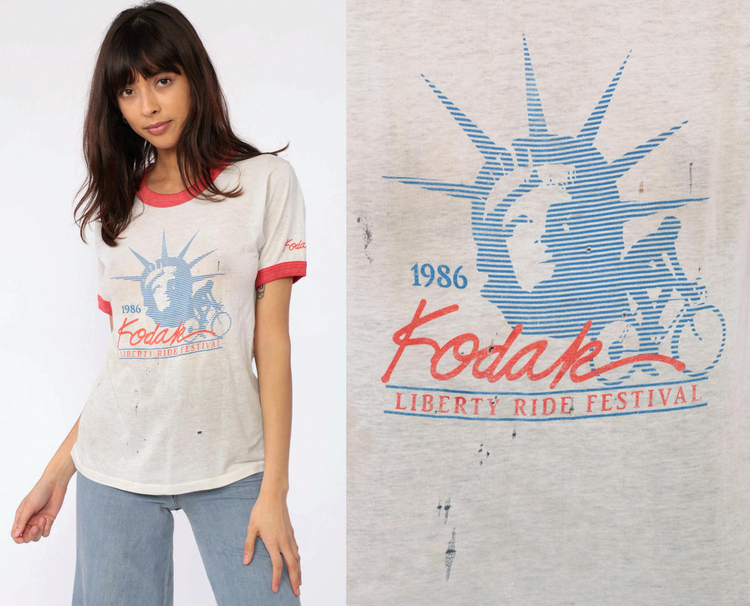 KodakのEssential Ringer Short Sleeve T-shirt Women 全2色 Simply Sage Market Women's Colorful Daisies Short Sleeve