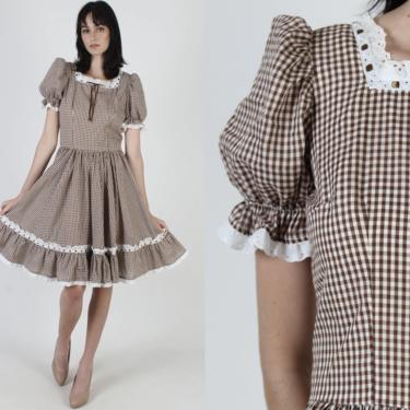 Vintage 70s Brown Gingham Dress / Americana Picnic Saloon Dress / Country Waitress Square Dance Outdoors Eyelet Lace Mini Dress 
