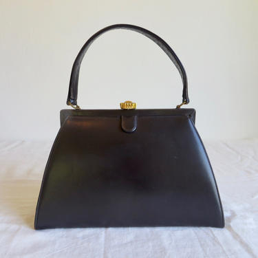 Sold at Auction: HERMÈS. Kelly bag 32 cm. Made in purple leather. It has a  trapezoidal structure, slightly wider at the base, and a straight flap  fastened with a palladium-plated hardware strap.