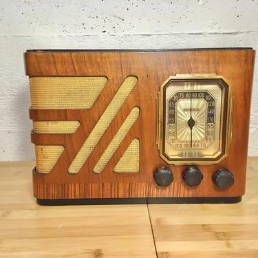 Restored 1938 Philco AM Shortwave Table Radio 38-15 