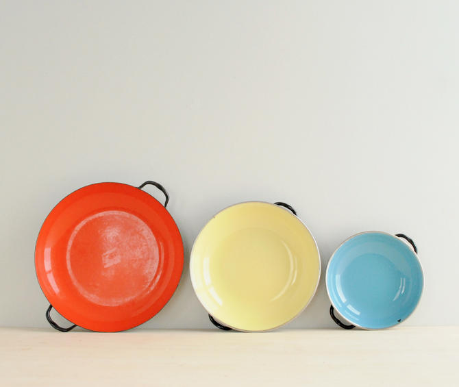 Vintage Enamel Pan Set of 3, Retro Enameled Paella Pan, Red Yellow Blue  Enamel, Yugoslavia Poland Italy, Enamelware, Enameled Cookware 