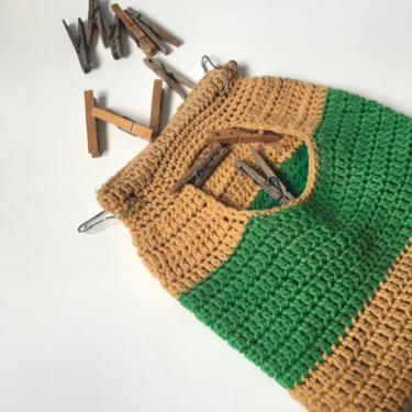 Clothespin bag and clothespins - vintage crocheted laundry helper 