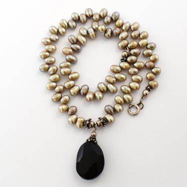 Elegant 70's Byzantine 925 sterling silver champagne potato pearls black onyx teardrop princess length edgy pendant necklace 