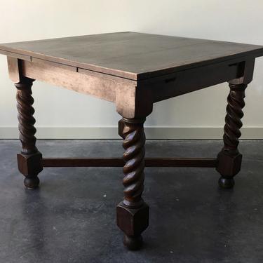 early 1900s antique expandable dining table.