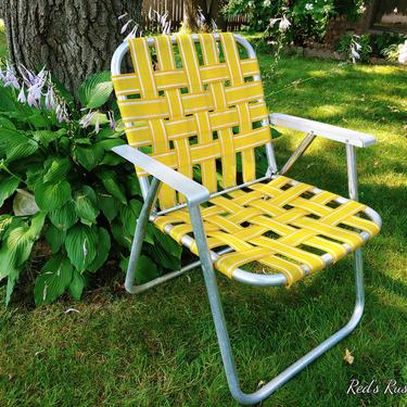 Mid Century Vintage Yellow & White Webbed and Aluminum Folding Garden/Lawn Lounge Chair 