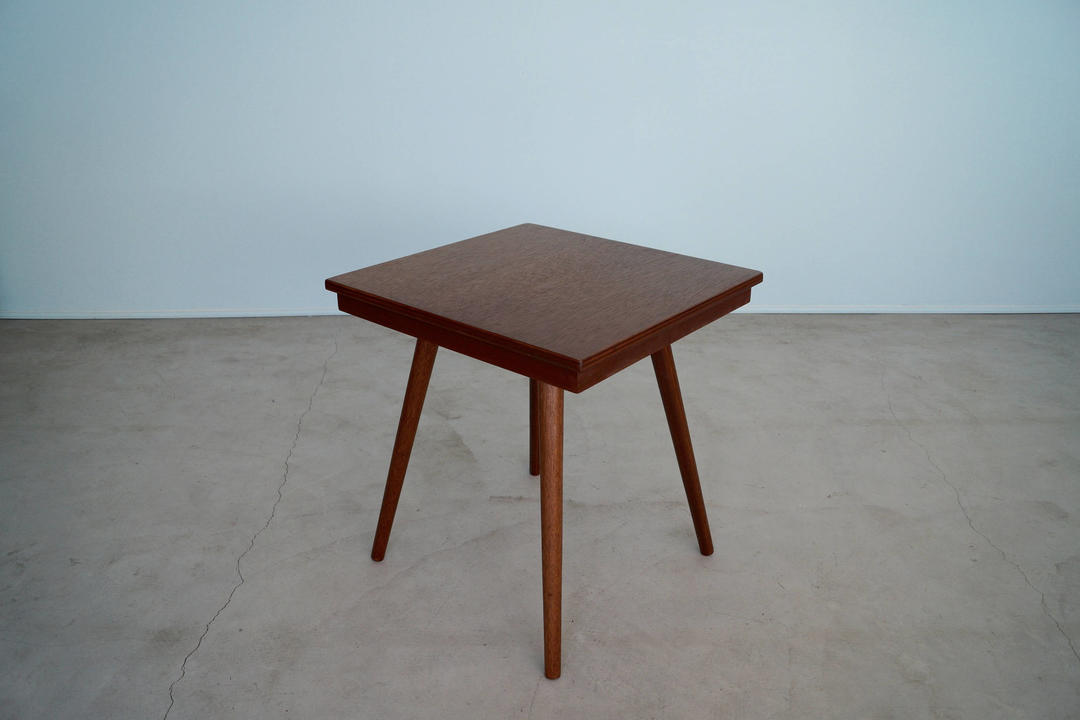 Beautiful MidCentury Modern End Table / Side Table in Mahogany