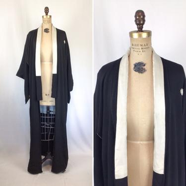 Vintage 50s Kimono | Vintage black silk kimono | 1950s trillium medallion kimono robe 