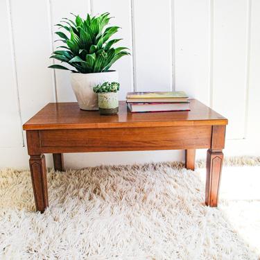 Beautiful Solid wood Mid-Century Modern Vintage Storage Bench / Table 